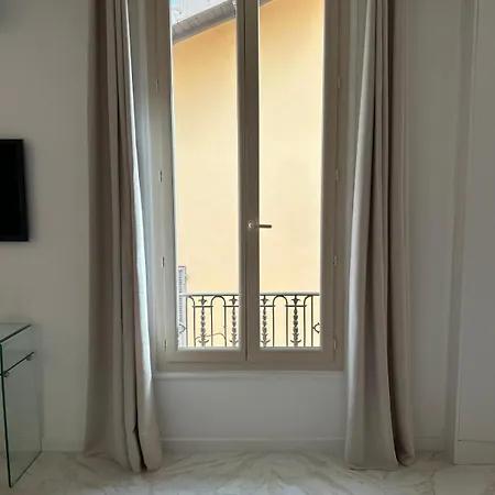 3P, 8 Min From Place Du Casino アパート